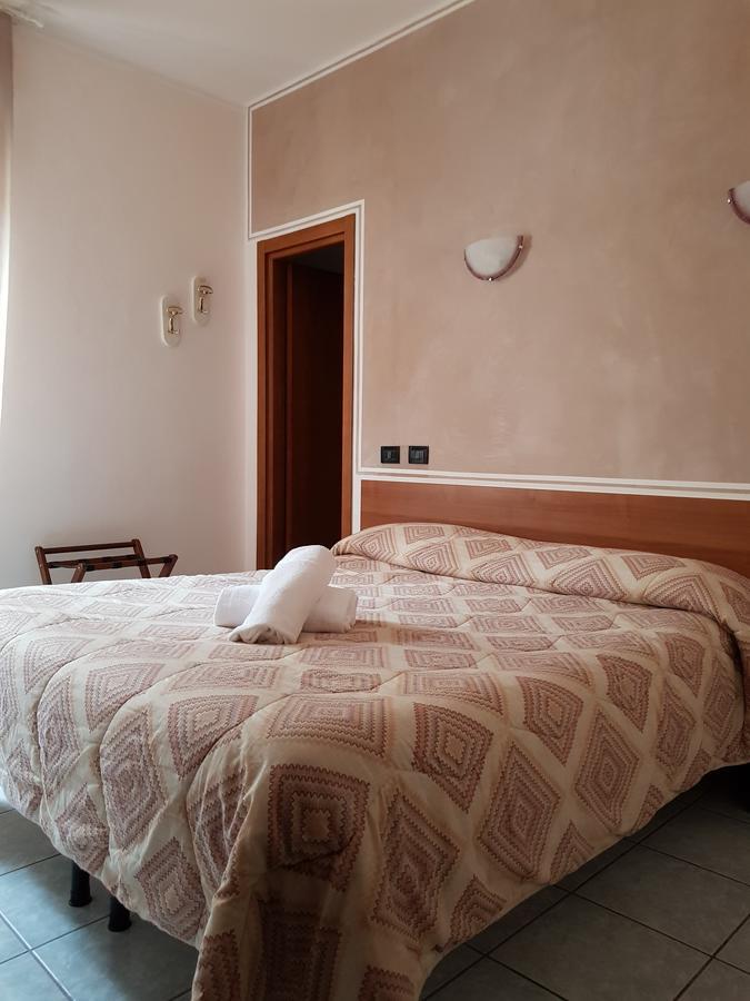 Hotel Marinoni Lomazzo Buitenkant foto