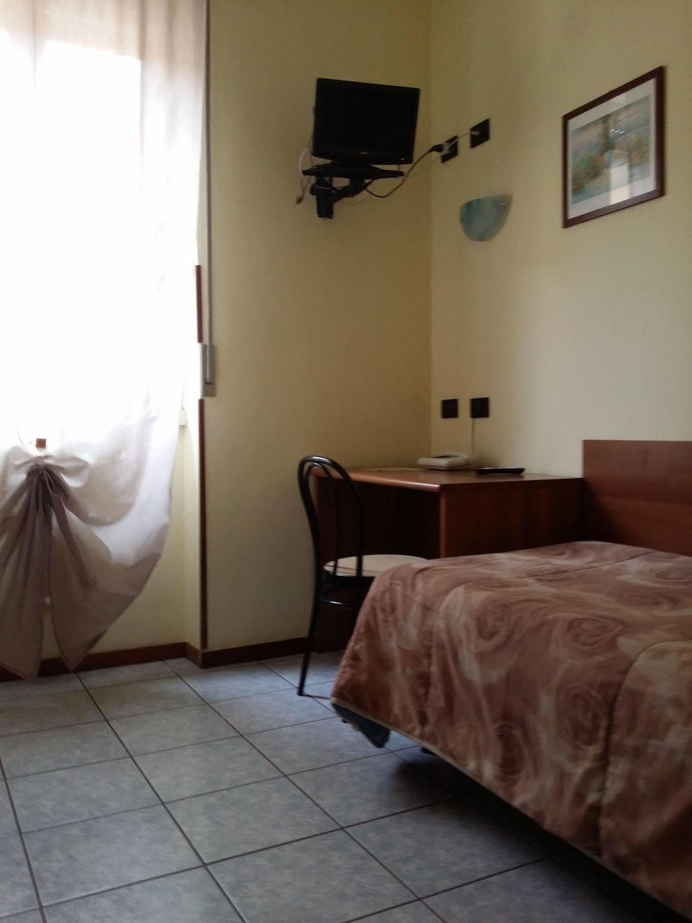 Hotel Marinoni Lomazzo Buitenkant foto