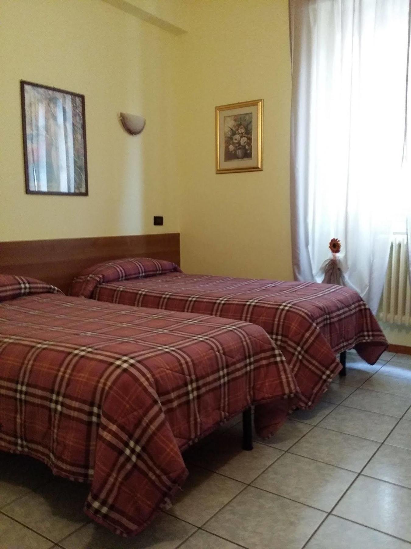 Hotel Marinoni Lomazzo Buitenkant foto