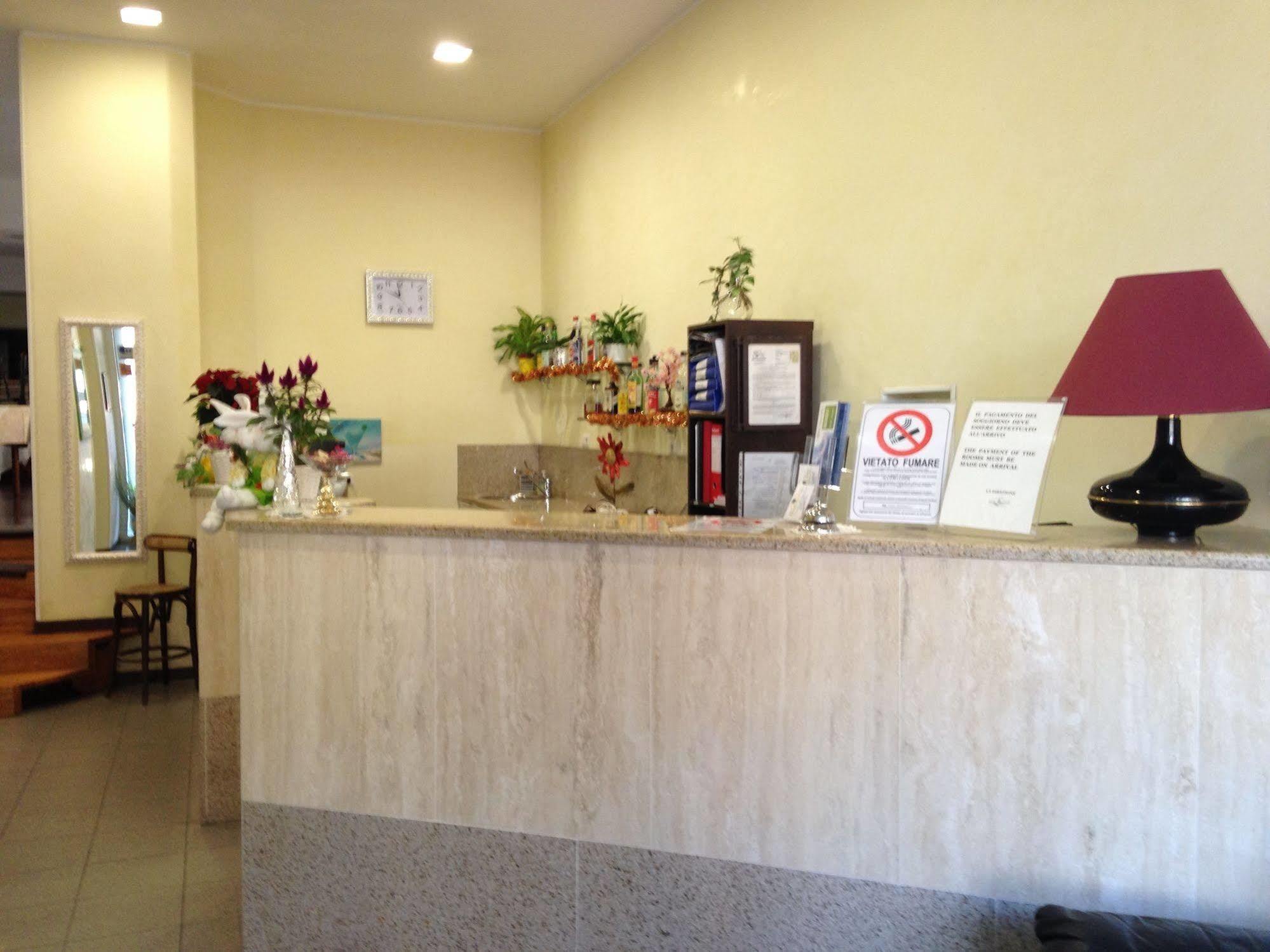 Hotel Marinoni Lomazzo Buitenkant foto
