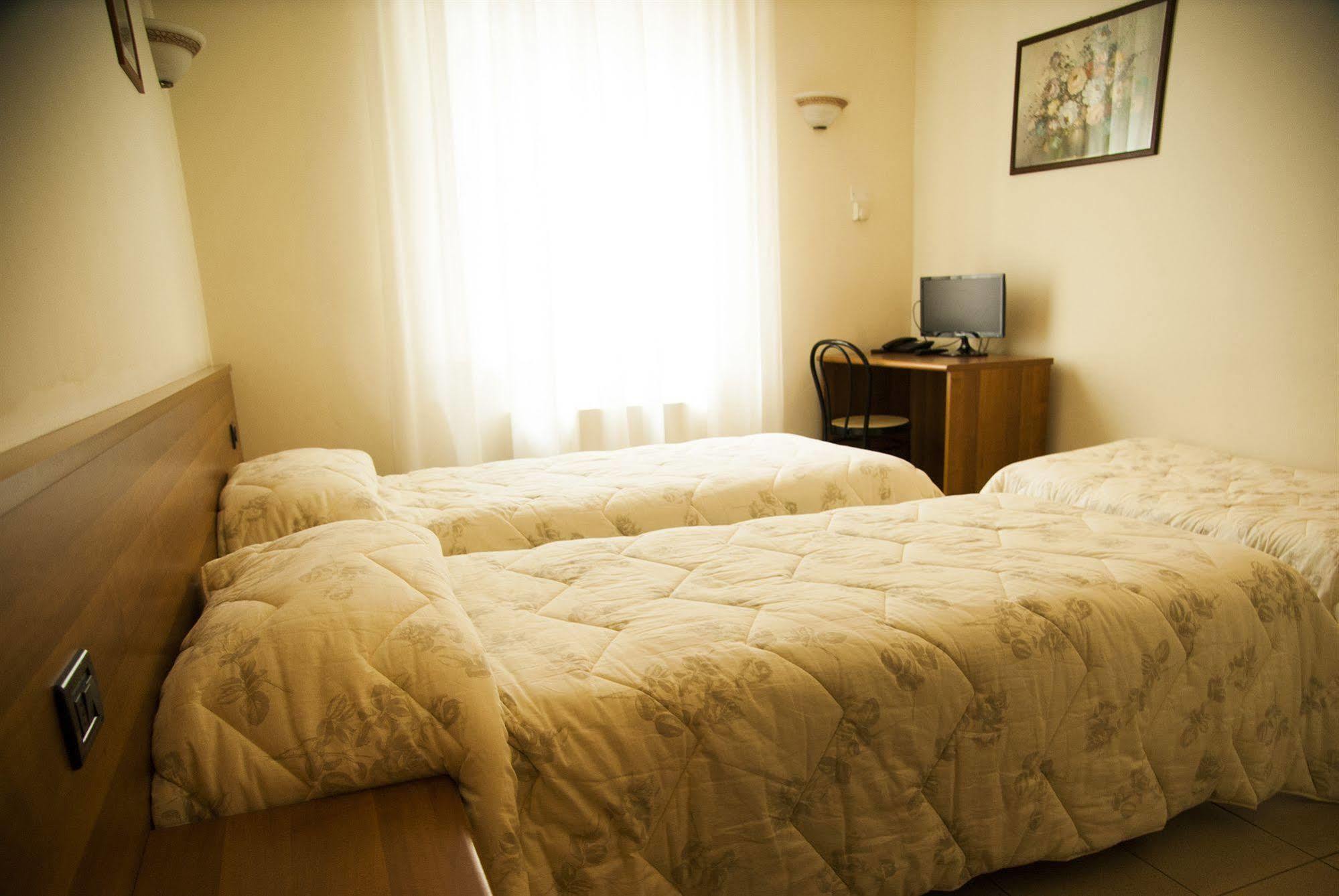 Hotel Marinoni Lomazzo Buitenkant foto