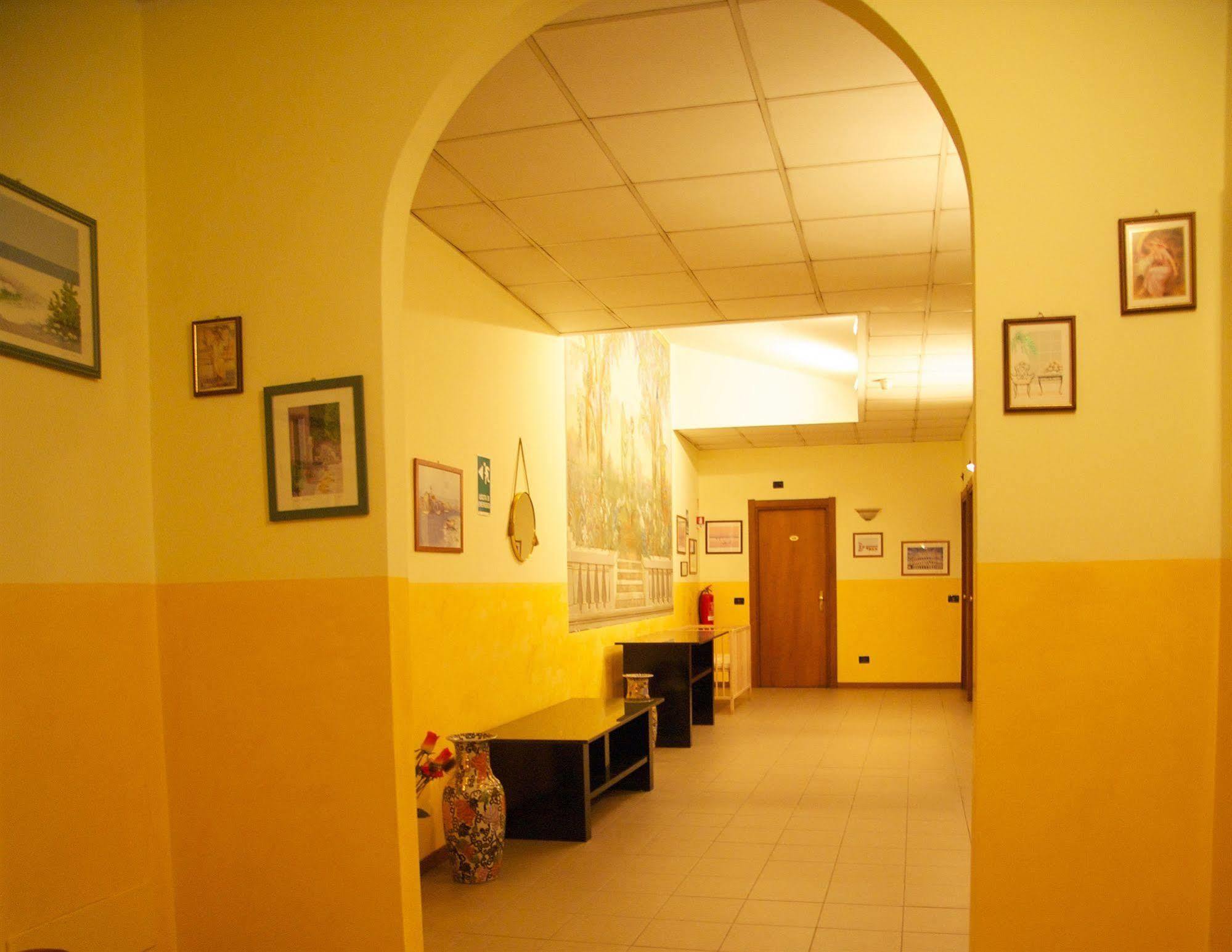 Hotel Marinoni Lomazzo Buitenkant foto